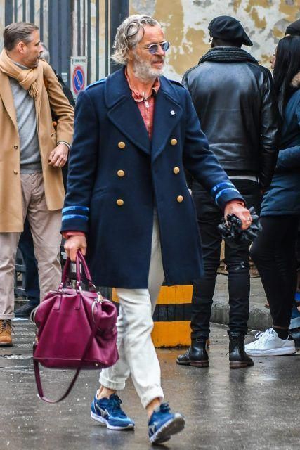 Пальто и брюки чинос относятся к классическому стилю